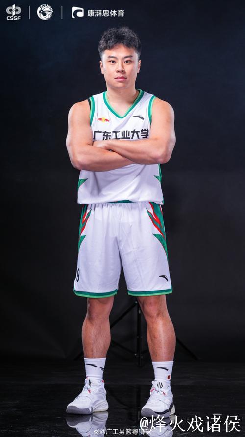 广州男篮社媒分享定妆照拍摄花絮:官拍日第二集来啦 广州男篮社媒分享定妆照拍摄花絮:官拍日第二集来啦