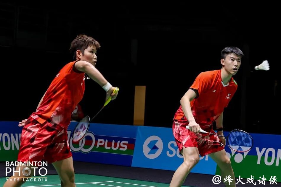 马来西亚羽毛球公开赛：国羽混双三对组合晋级8强